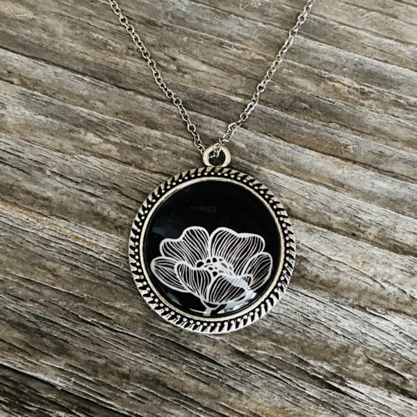 Anhänger " Blume weiss-schwarz"
